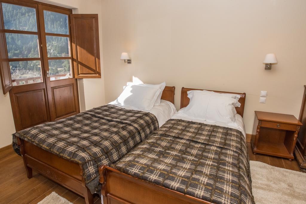 Epoches Otel Karpenísion Dış mekan fotoğraf