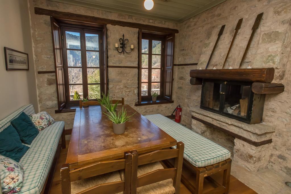 Epoches Otel Karpenísion Dış mekan fotoğraf