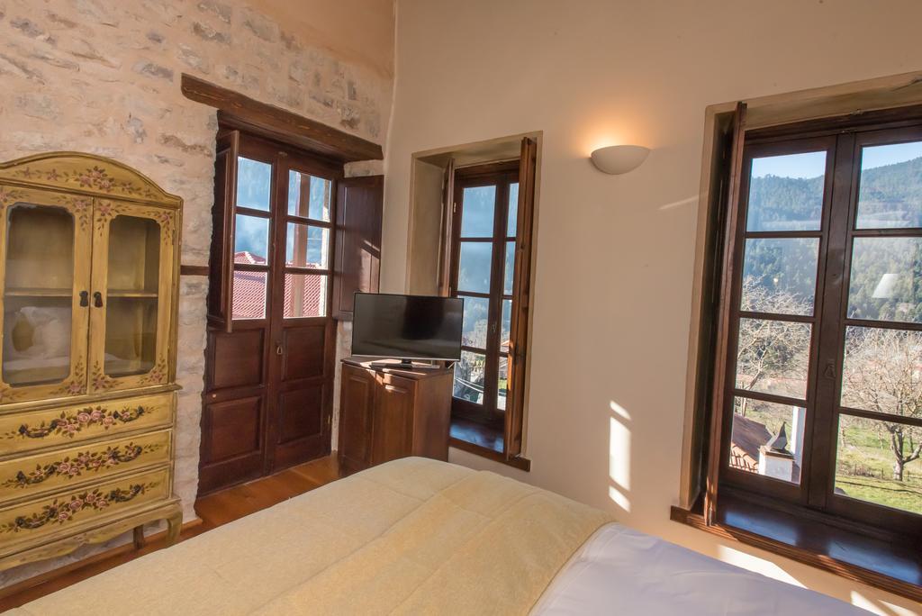 Epoches Otel Karpenísion Dış mekan fotoğraf