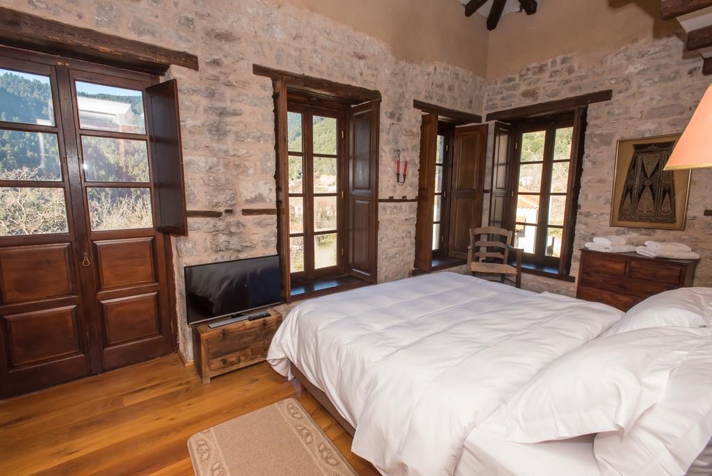 Epoches Otel Karpenísion Dış mekan fotoğraf